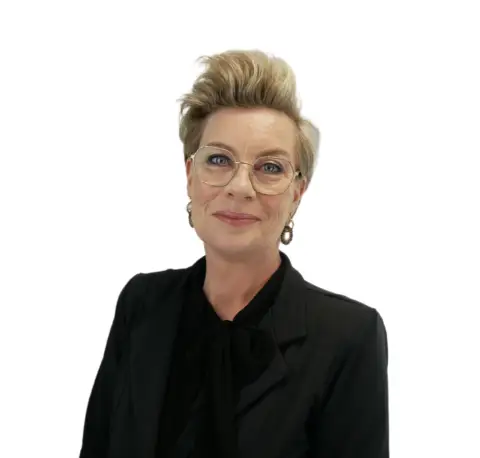 Simone, uitvaartverzorgster bij Uitvaartverzorging Pieter Dekker